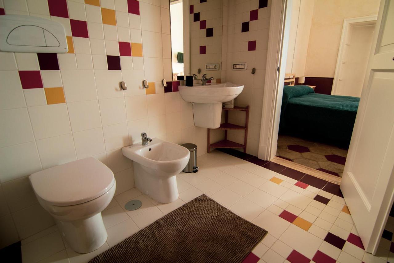 B&B Le Finestre Sul Mare Taranto Ngoại thất bức ảnh