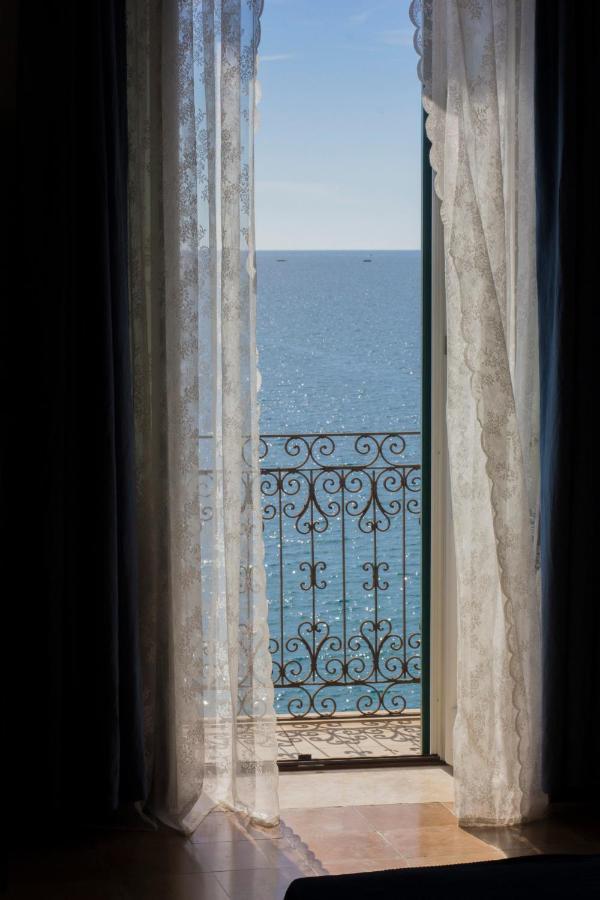 B&B Le Finestre Sul Mare Taranto Ngoại thất bức ảnh