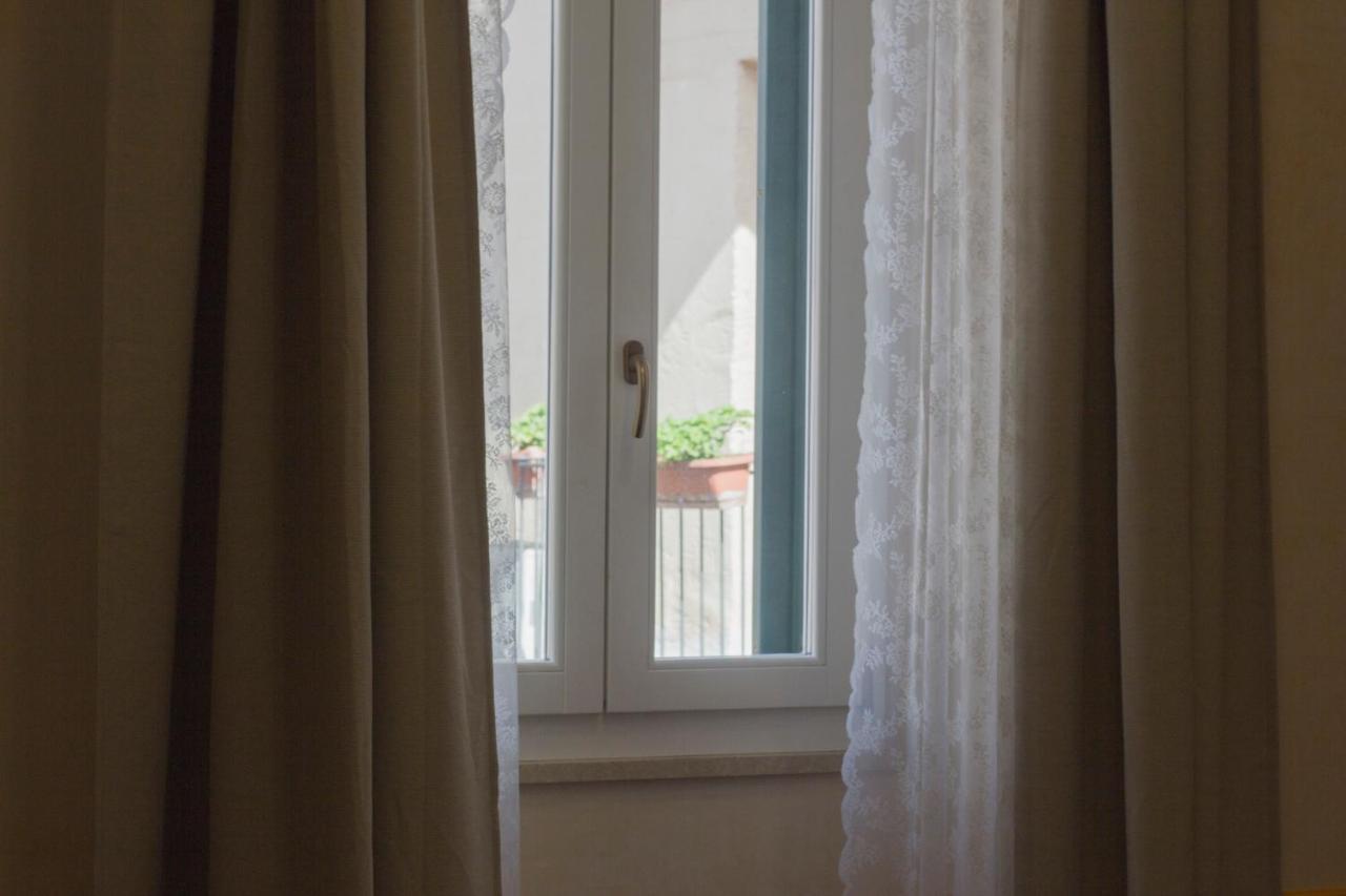 B&B Le Finestre Sul Mare Taranto Ngoại thất bức ảnh
