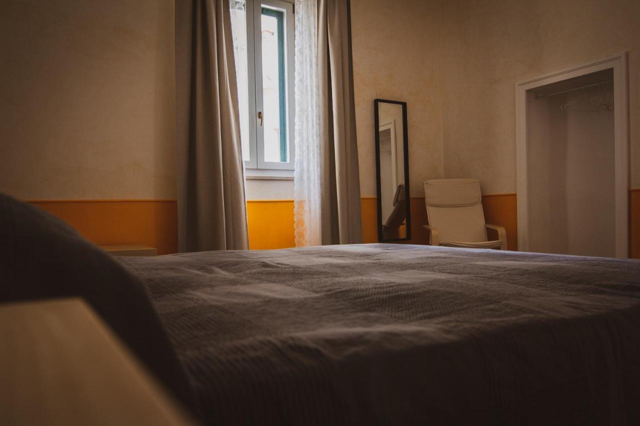B&B Le Finestre Sul Mare Taranto Ngoại thất bức ảnh