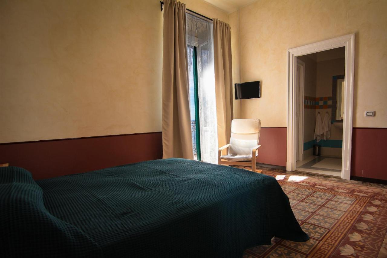 B&B Le Finestre Sul Mare Taranto Ngoại thất bức ảnh
