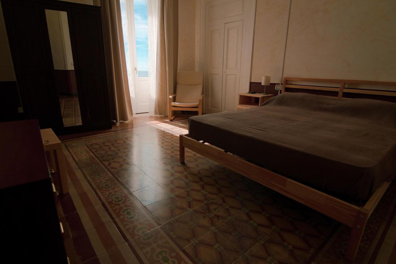 B&B Le Finestre Sul Mare Taranto Ngoại thất bức ảnh